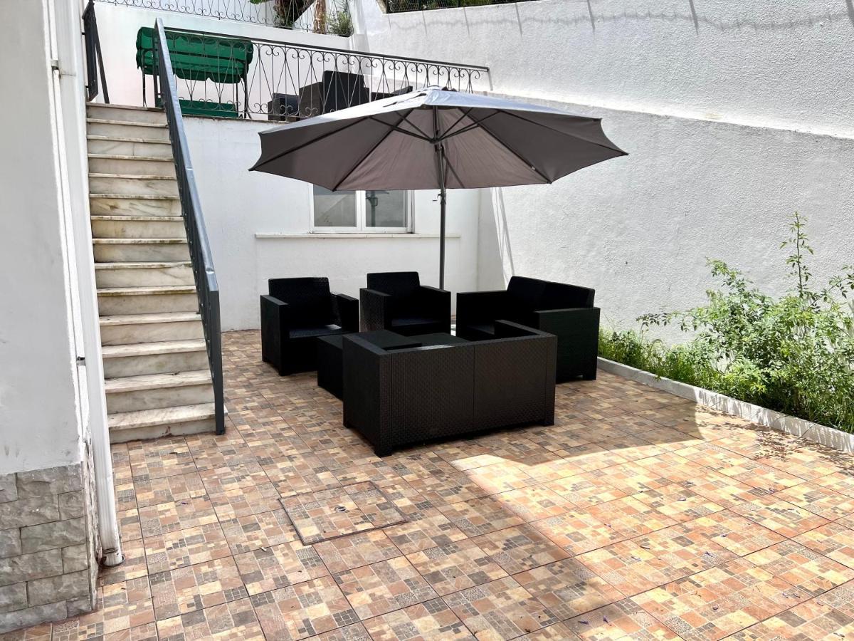 Oeiras Beach Private Room 9 - Double Bedroom With Shared Bathroom & Terrace أويراس المظهر الخارجي الصورة