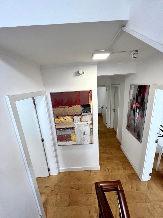 Oeiras Beach Private Room 9 - Double Bedroom With Shared Bathroom & Terrace أويراس المظهر الخارجي الصورة