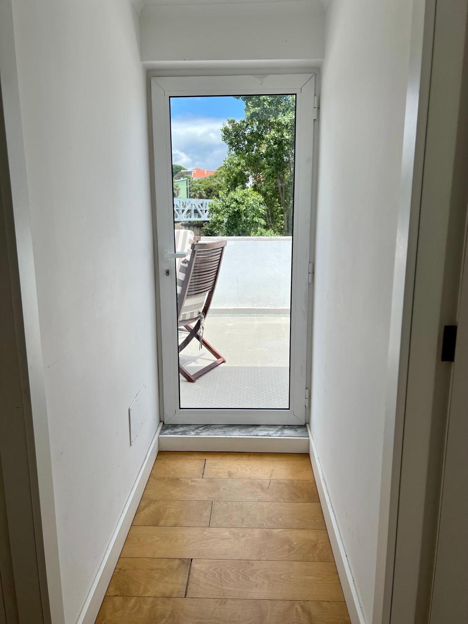 Oeiras Beach Private Room 9 - Double Bedroom With Shared Bathroom & Terrace أويراس المظهر الخارجي الصورة