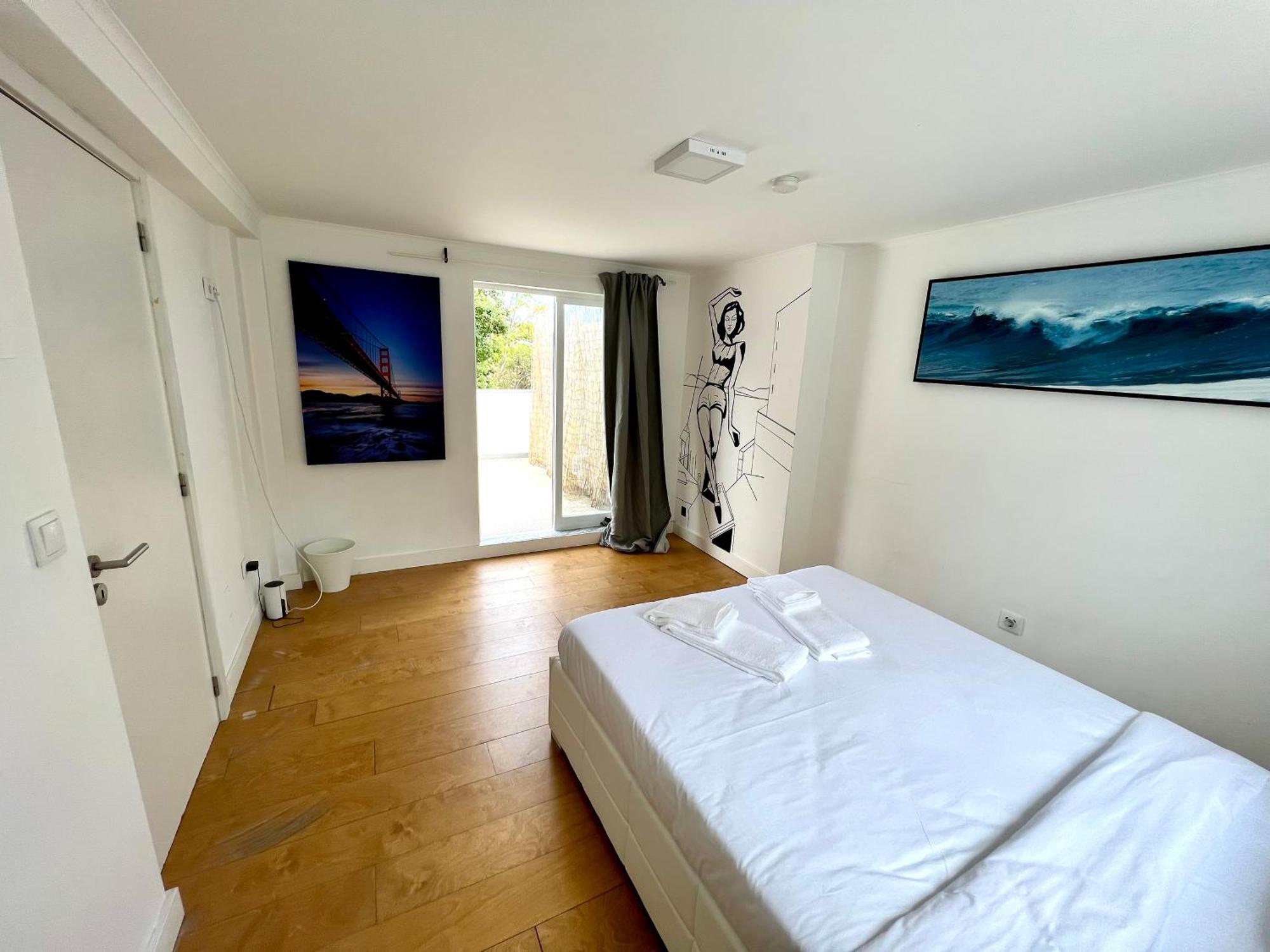 Oeiras Beach Private Room 9 - Double Bedroom With Shared Bathroom & Terrace أويراس المظهر الخارجي الصورة