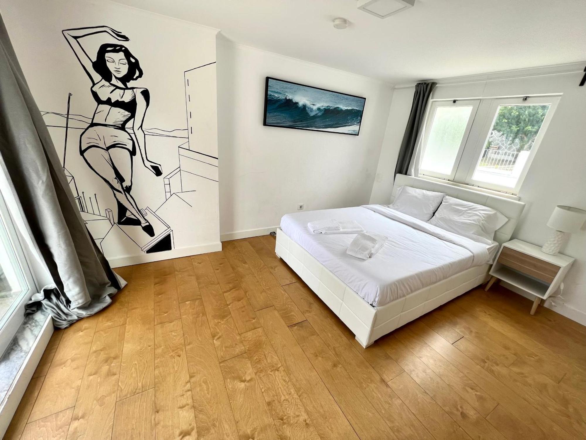 Oeiras Beach Private Room 9 - Double Bedroom With Shared Bathroom & Terrace أويراس المظهر الخارجي الصورة
