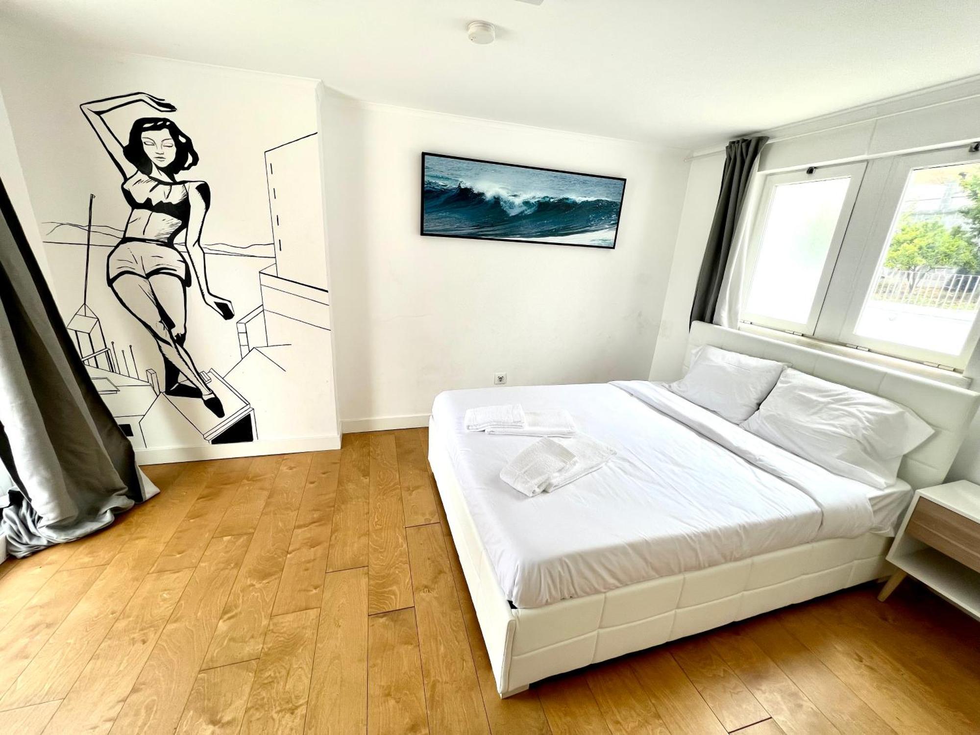 Oeiras Beach Private Room 9 - Double Bedroom With Shared Bathroom & Terrace أويراس المظهر الخارجي الصورة