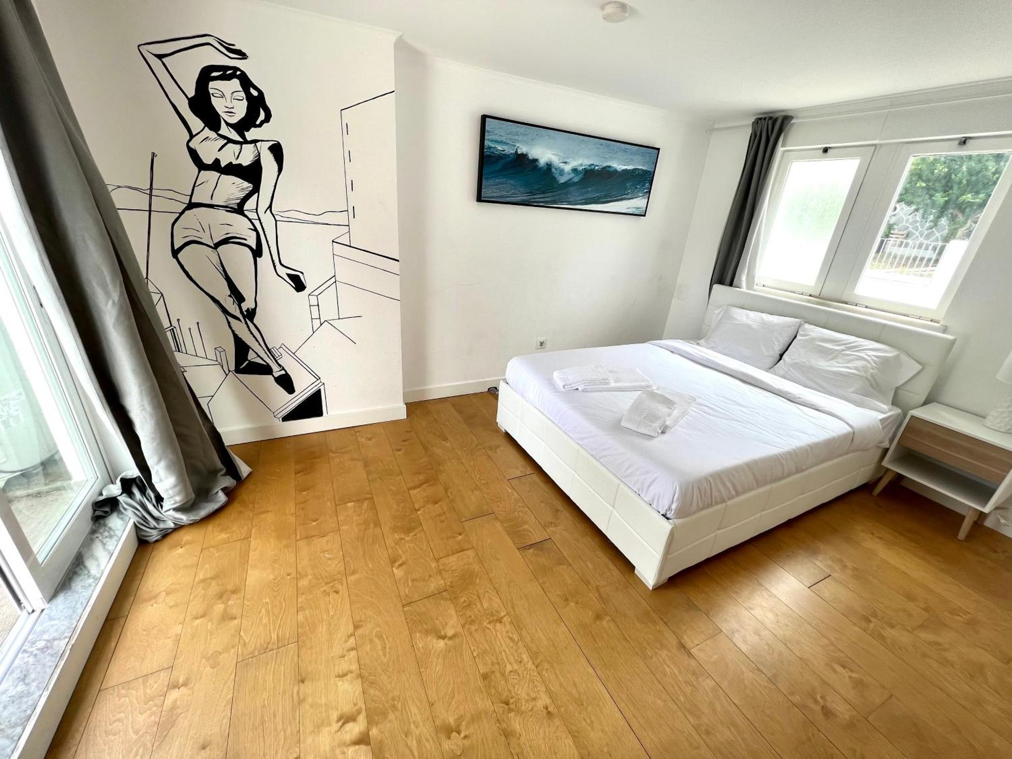 Oeiras Beach Private Room 9 - Double Bedroom With Shared Bathroom & Terrace أويراس المظهر الخارجي الصورة